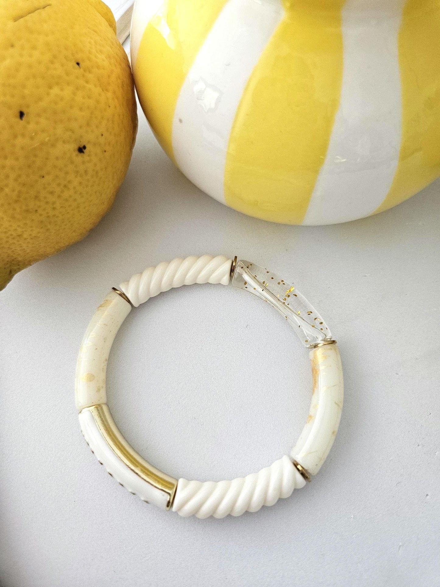 ANNA MAMA | Jonc acrylique perles tubes incurvées blanc crème jaune