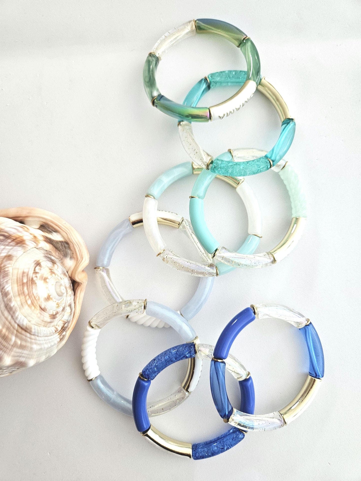 ANNA MAMA | Jonc acrylique perles tubes incurvées bleu / vert