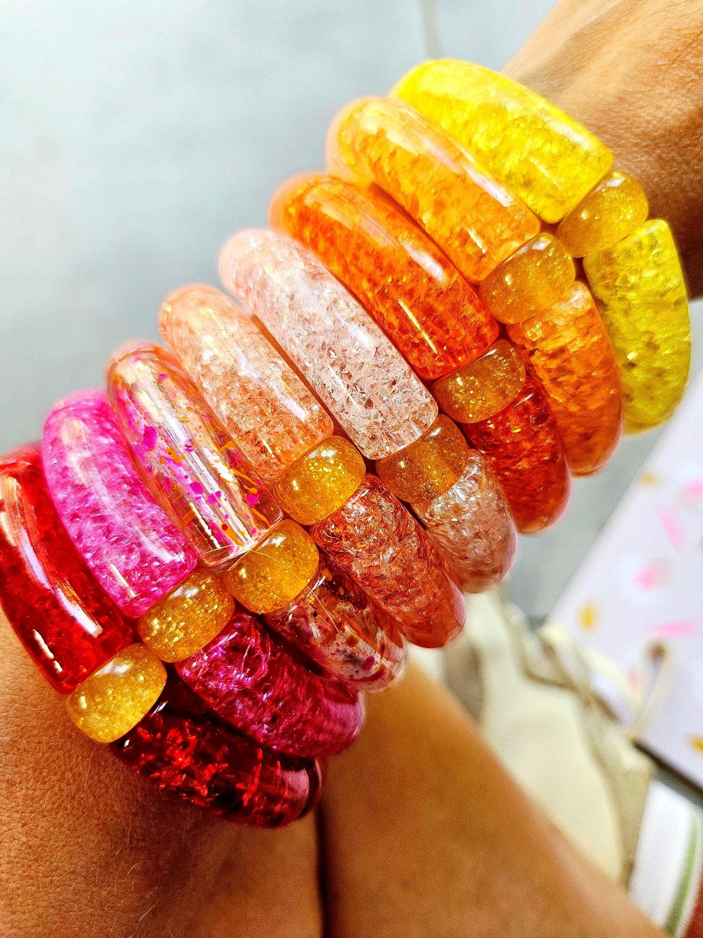 JAJA | Bracelet jonc tube perles incurvées | Glow rose orange jaune rouge