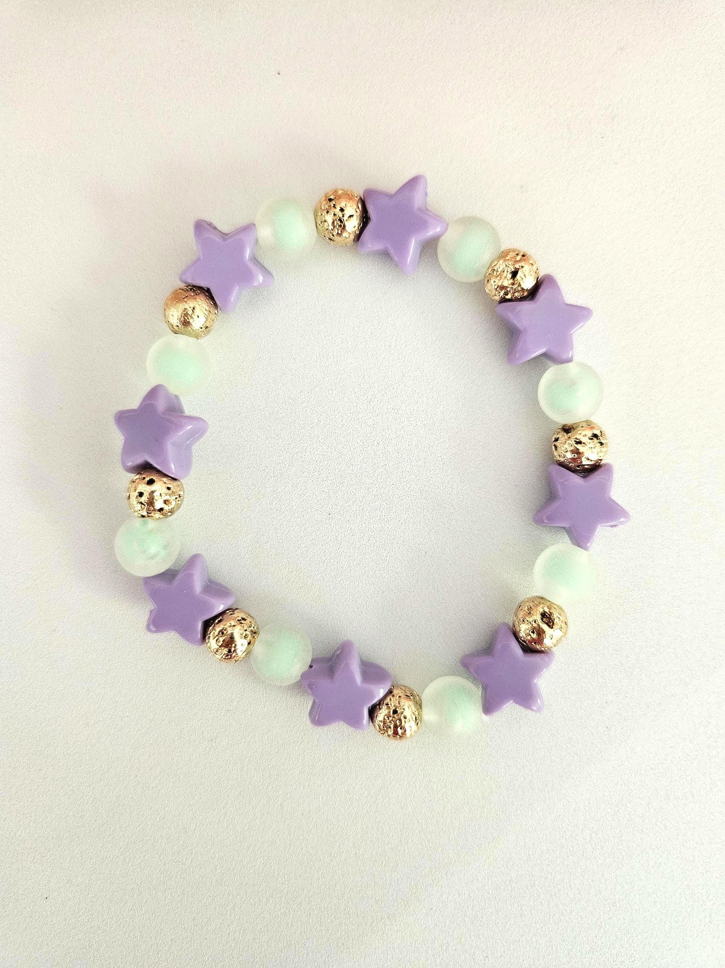 STELLA | Bracelet perles étoiles acrylique et roche volcanique dorée