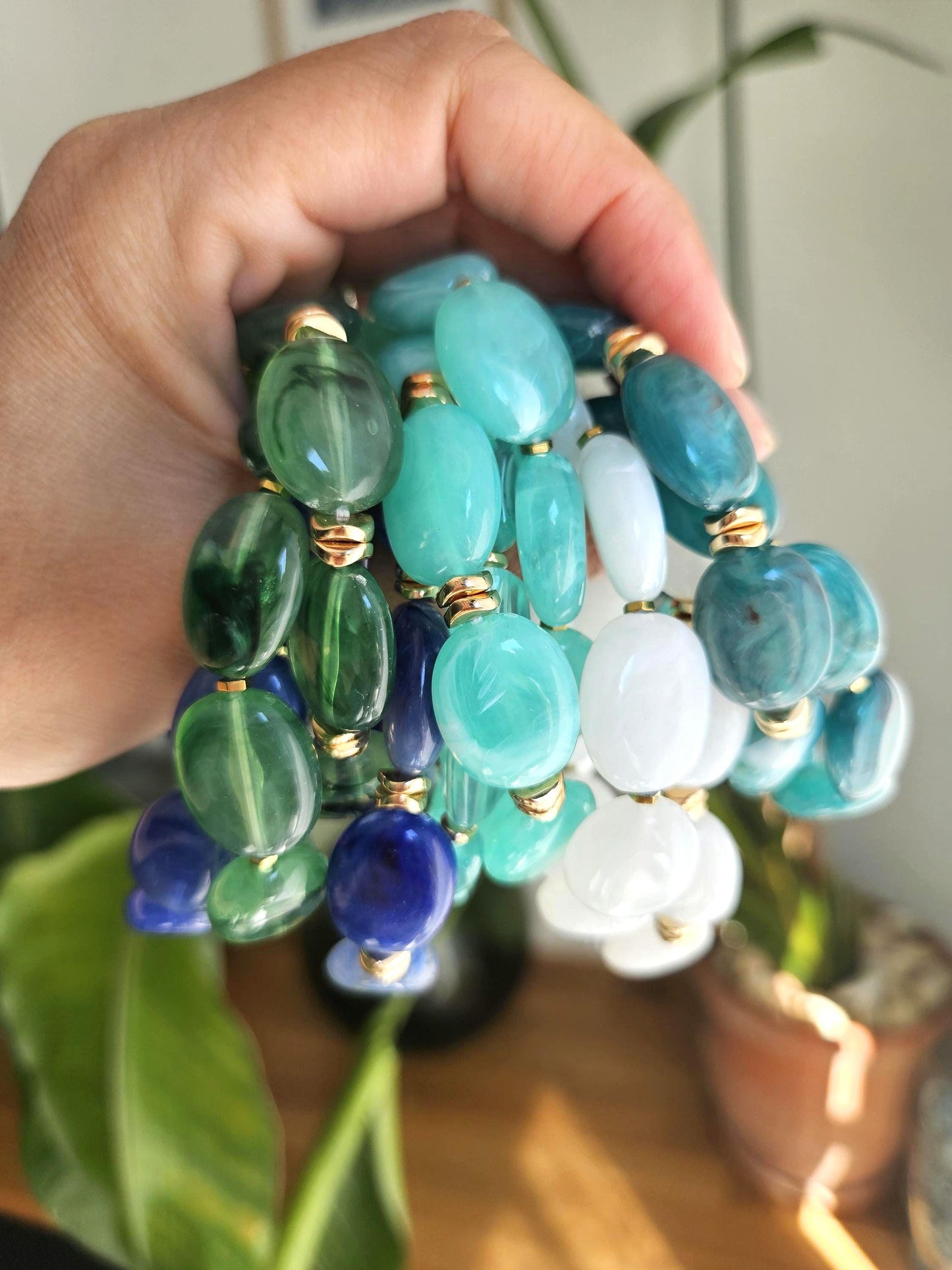 MILA | Bracelet acrylique perles ovales bleu vert et blanc