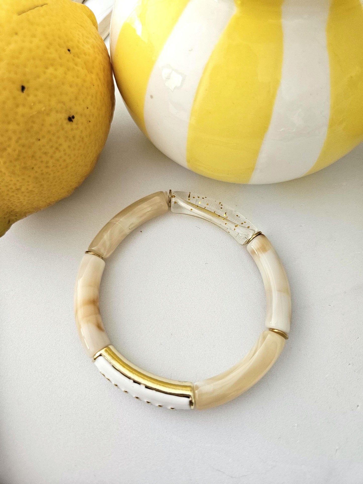 ANNA MAMA | Jonc acrylique perles tubes incurvées blanc crème jaune