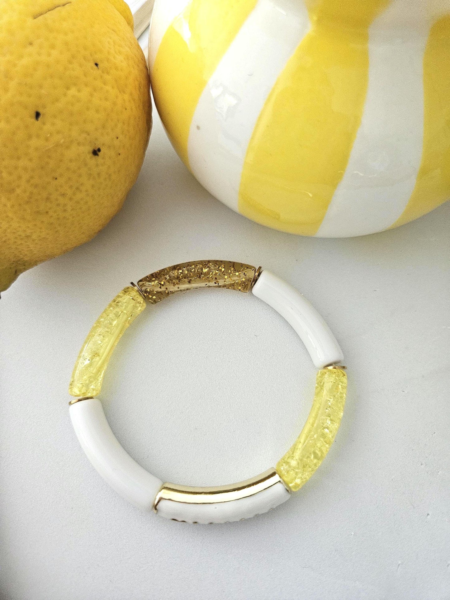 ANNA MAMA | Jonc acrylique perles tubes incurvées blanc crème jaune